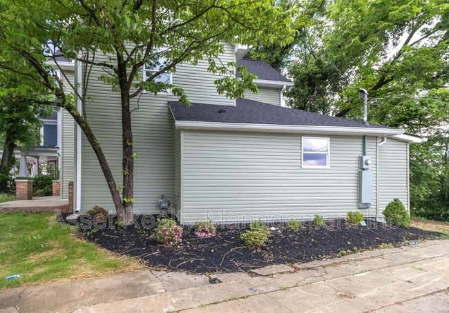 Building Photo - 1209 Forest Ave