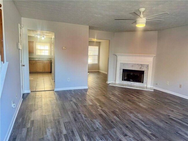 Foto del edificio - 5663 Windfall Ln