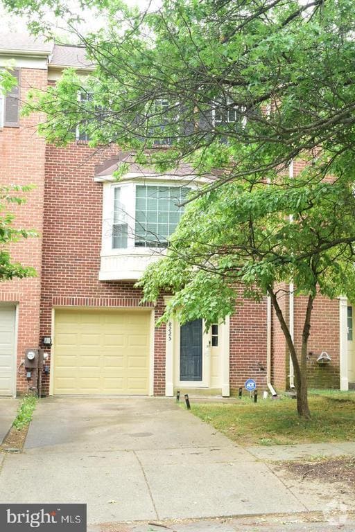 Building Photo - 8225 Londonderry Ct