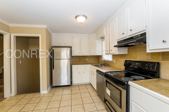 Building Photo - 329 Greensprings Dr