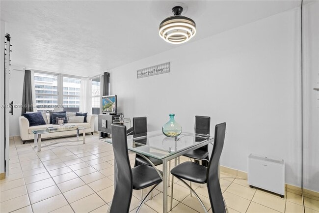 Foto del edificio - 2899 Collins Ave