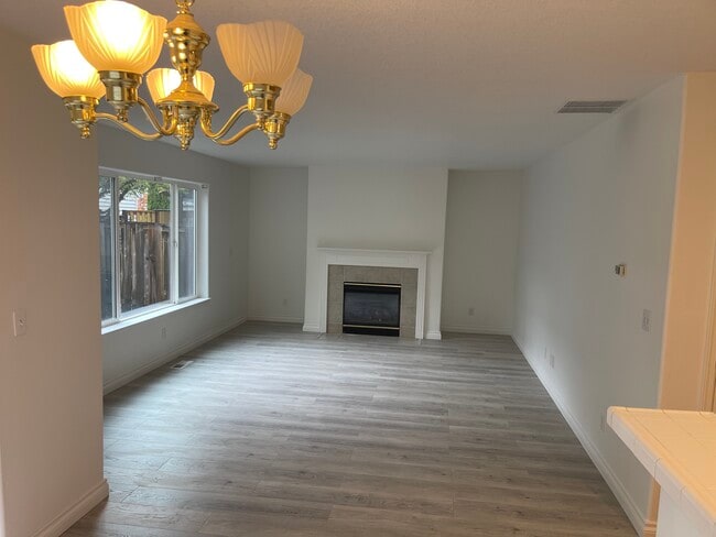 Building Photo - 16586 NW Desert Canyon Dr