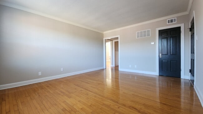 Building Photo - 803 Westwood Dr