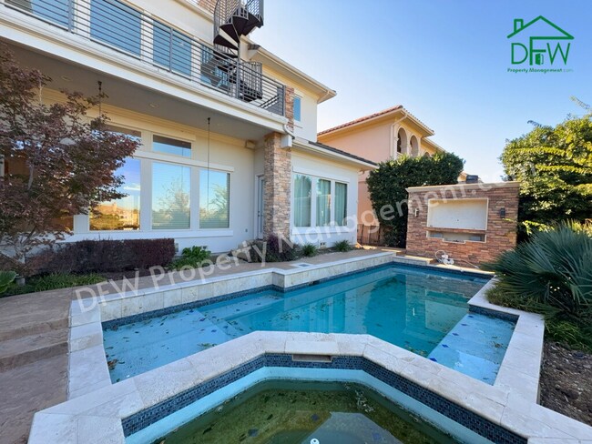 Foto del edificio - 4 Bedroom, 4 1/2 Bathroom Home with Pool for Lease in Irving