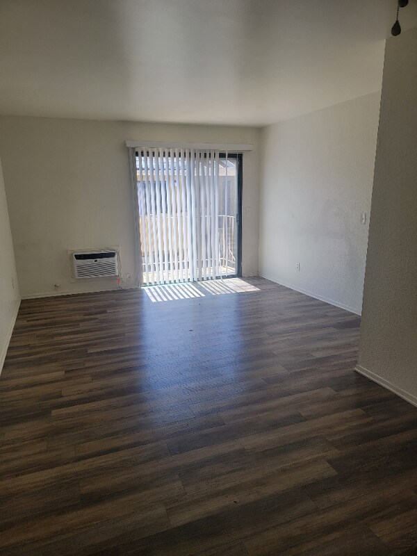 Foto del edificio - 4631 Hedrick Ave
