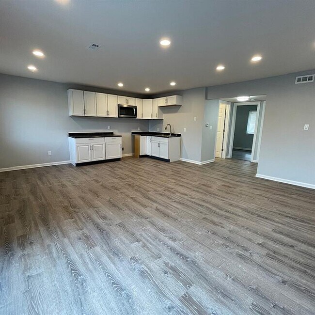 Foto del edificio - 6243 E 11th St