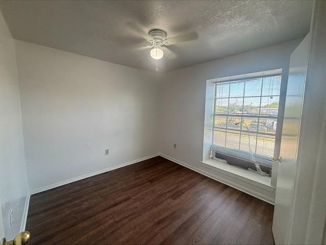 Foto del edificio - 612 Luxton St