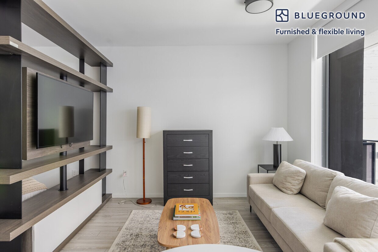 Foto principal - 230 NE 5th Ct
