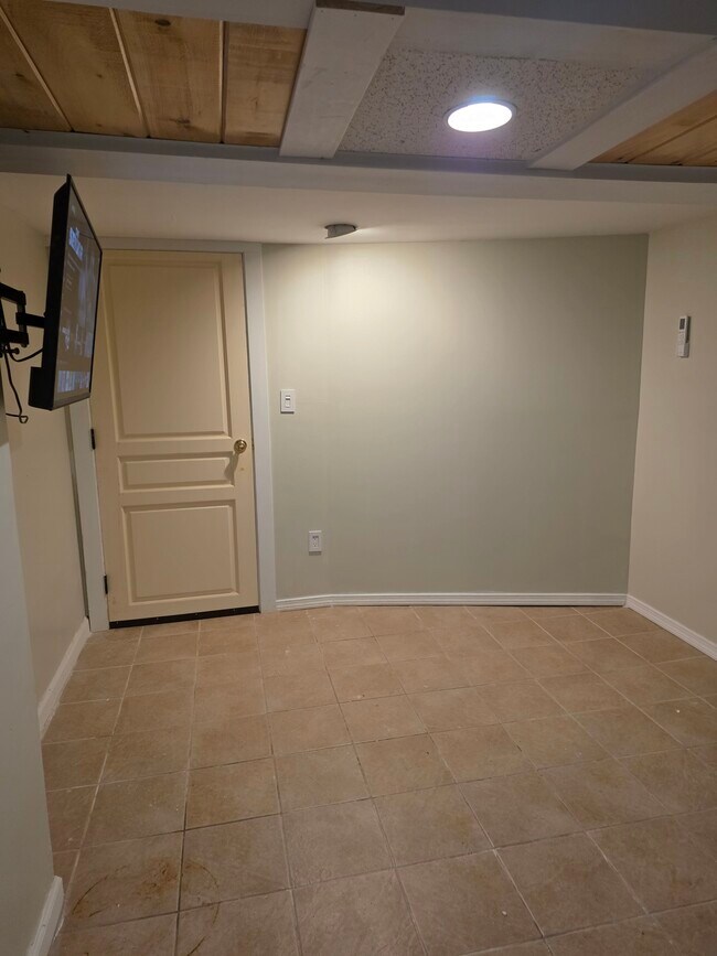 Building Photo - 1770 Park Ave