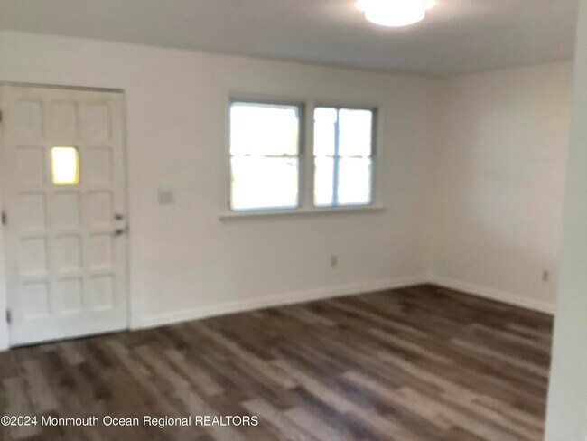 Foto del edificio - 548 E Arverne Ave