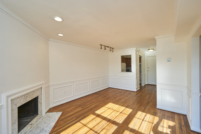 Building Photo - 730 7th St SE