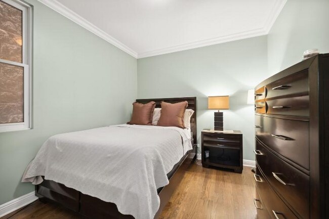 Foto del edificio - 2130 W Division St