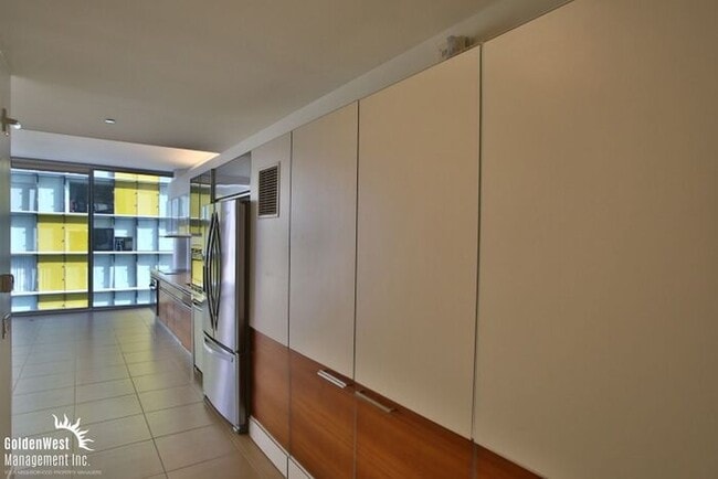 Building Photo - Luxurious State of the Art Studio on the 19th Floor of Veer Towers.