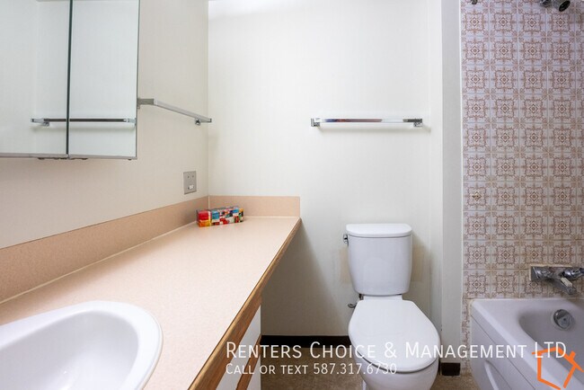 Photo du bâtiment - Downtown Condo Complex with Gym, Elevator & Parkade