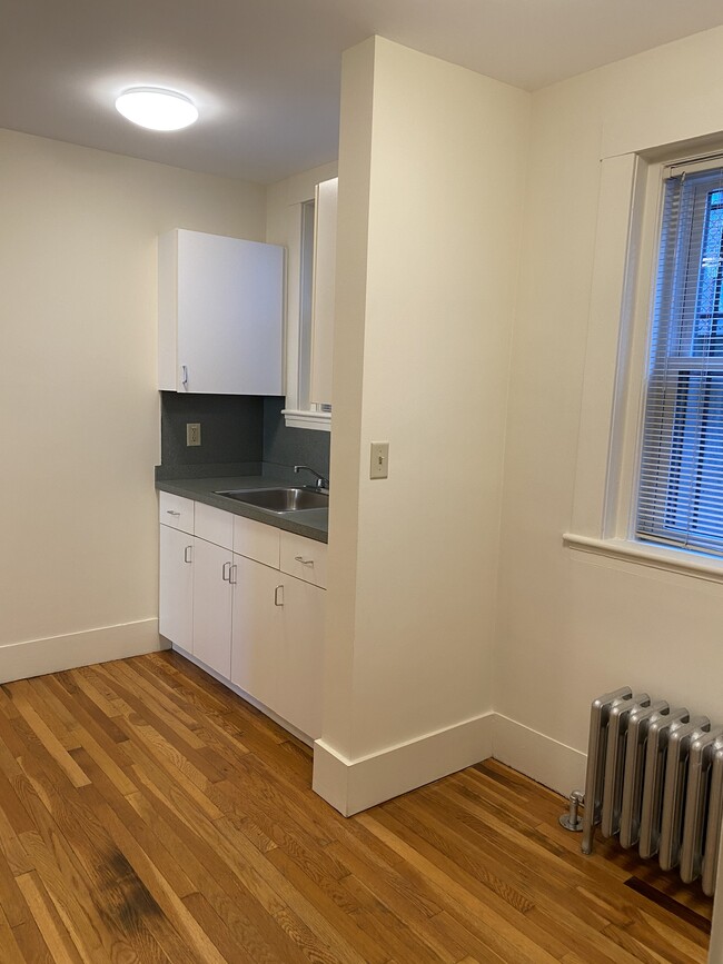 Building Photo - 11 Strathmore Rd