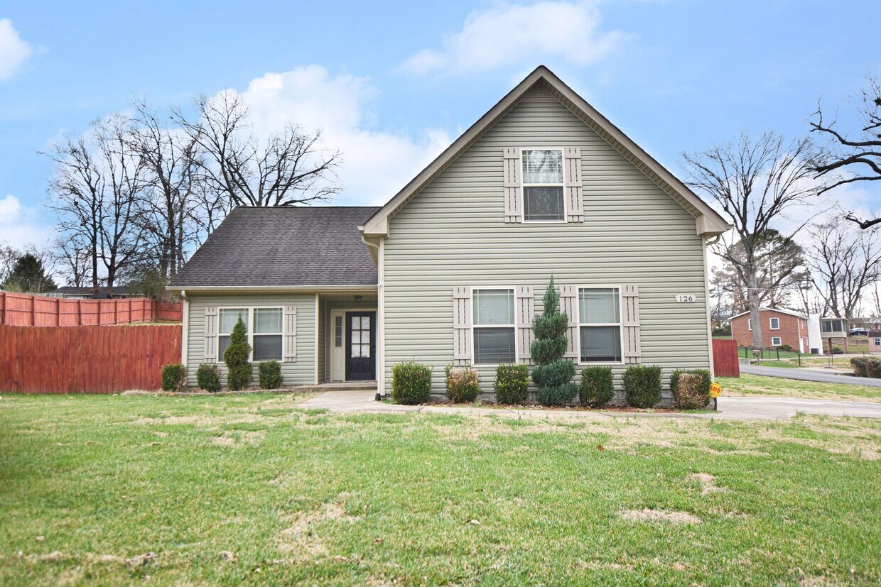 Foto principal - Pet Friendly Three Bedroom with Bonus!