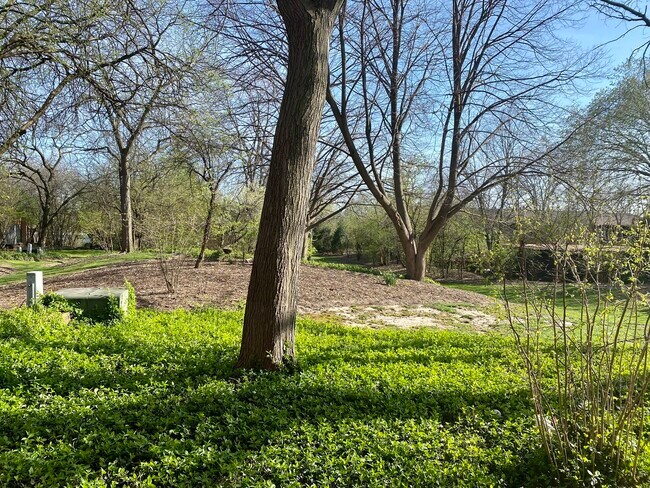 Foto del edificio - 5909 Meadow Dr