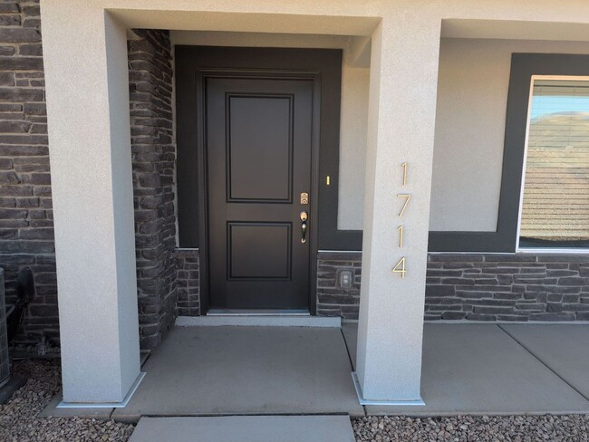 Building Photo - Brand New Townhome In Long Valley