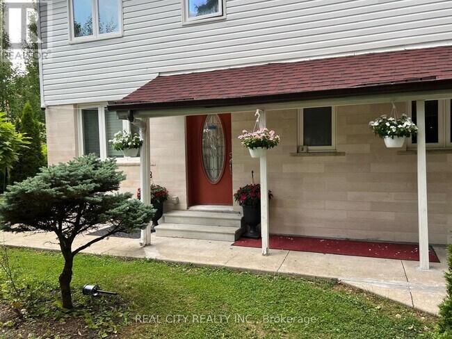 Building Photo - 2451 Loanne Dr