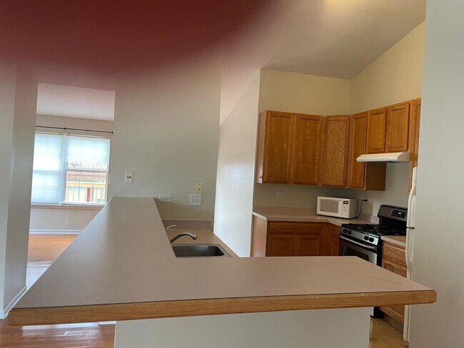 Building Photo - 927 Genesee Dr