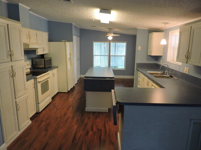 Building Photo - 4283 SE Sweetwood Way