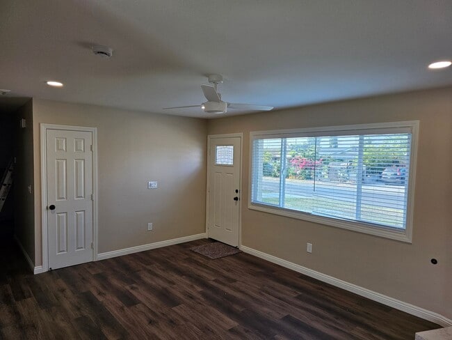 Building Photo - Practically New Home in Moreno Valley with...
