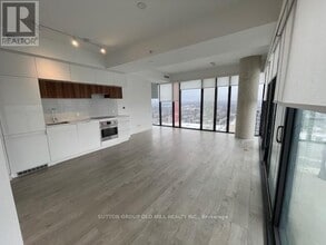 Building Photo - 185 Roehampton Ave