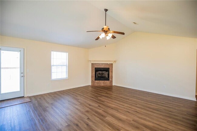 Building Photo - 541 Tamarron Dr