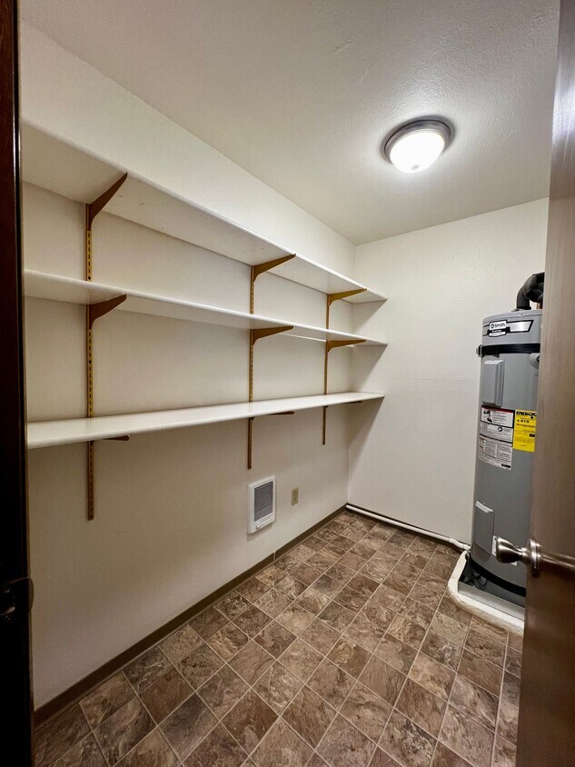 Foto principal - Non-Refundable & Security Deposit Total: $...