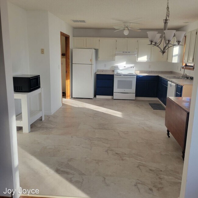Foto del edificio - 3 br, 2 bath House - 334 N. Becky Circle