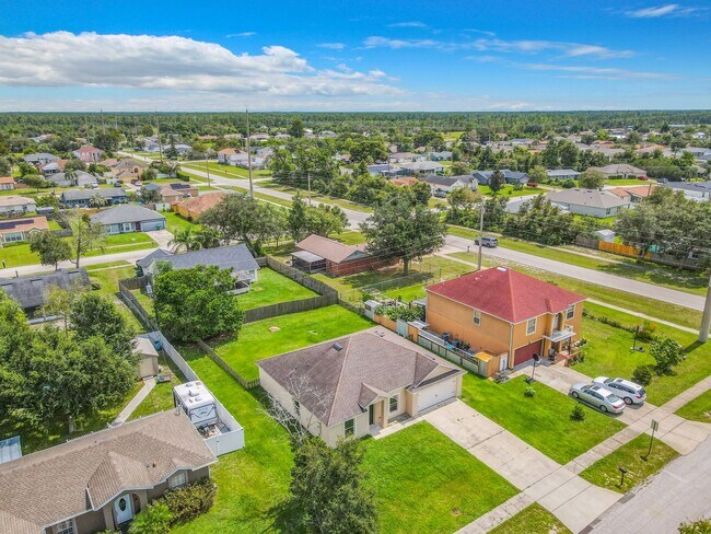 Foto del edificio - Deltona 4 bedroom, 2 bath ranch built in 2018