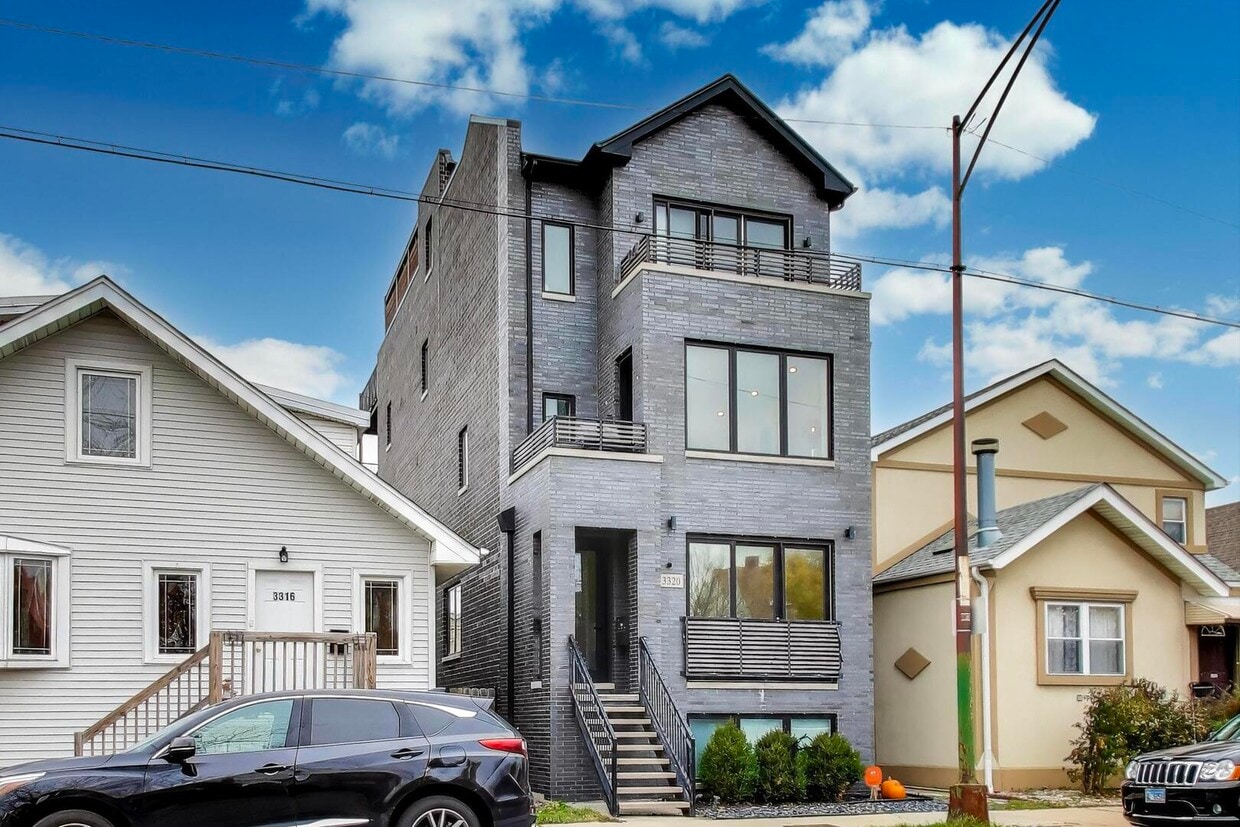 Foto principal - 3320 N Narragansett Ave