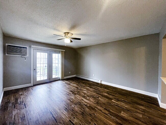 Foto del edificio - 2406 Marquette Rd