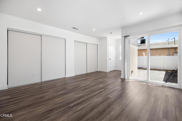 Foto del edificio - 7637 Radford Ave
