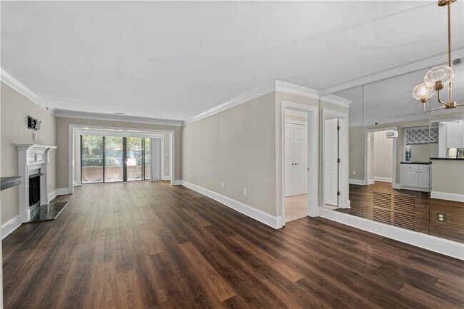 Foto del edificio - 1120 Highland Bluff Dr S E