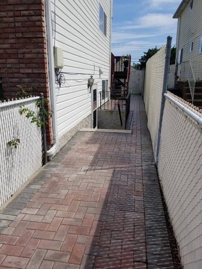 Foto del edificio - 1216 Mason Ave