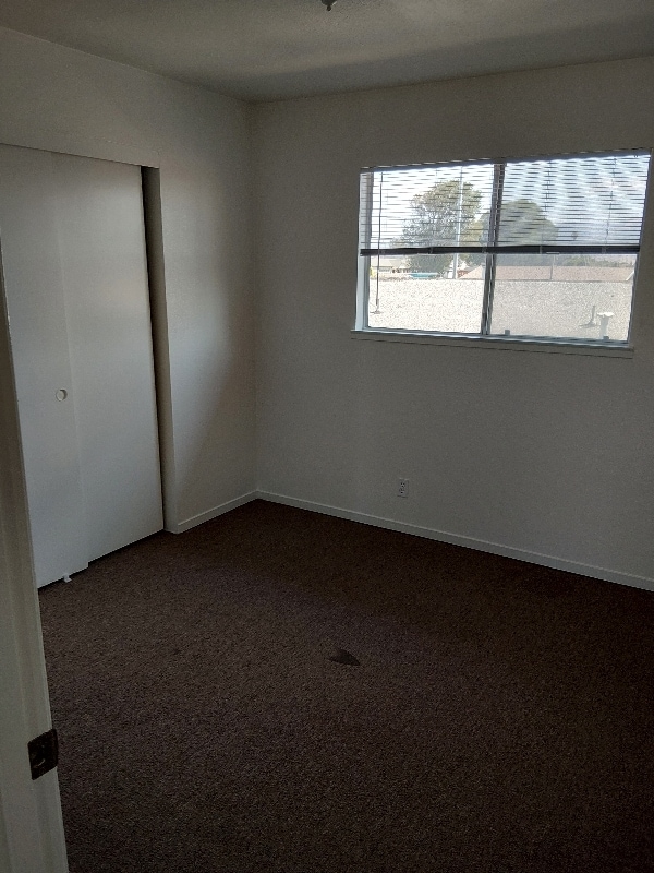 Building Photo - 1155 E Laurel Dr