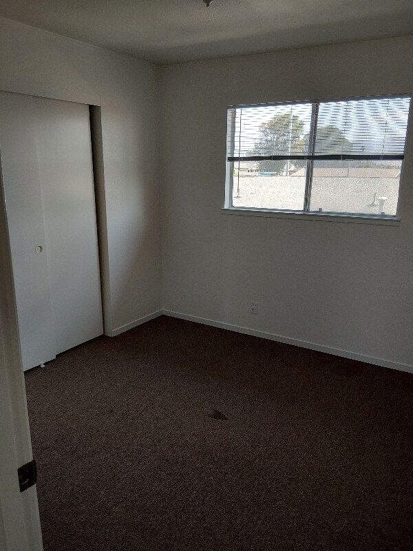 Foto del edificio - 1155 E Laurel Dr