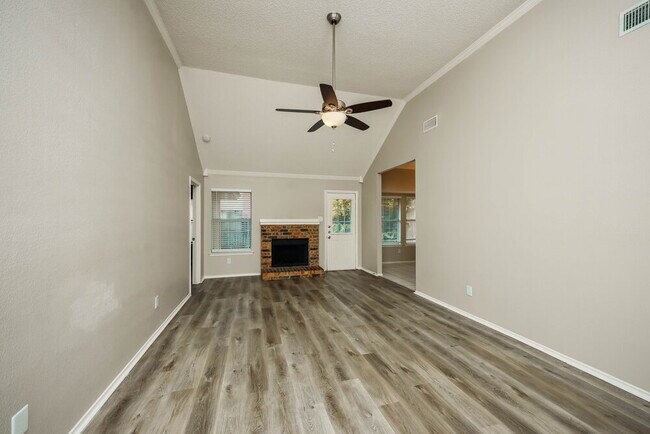 Building Photo - 416 Deauville Dr