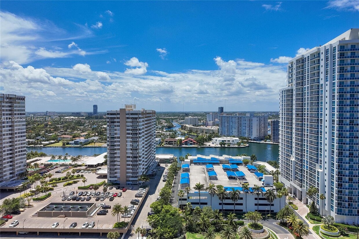 Foto principal - 1950 S Ocean Dr