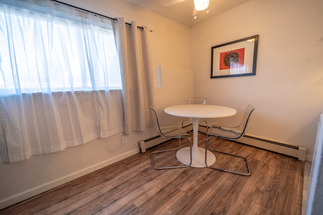 Dining area - 5042 El Camino Drive