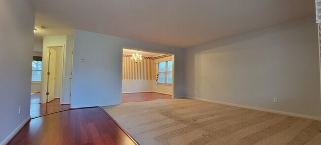 Foto del edificio - 13606 Saddlecreek Dr