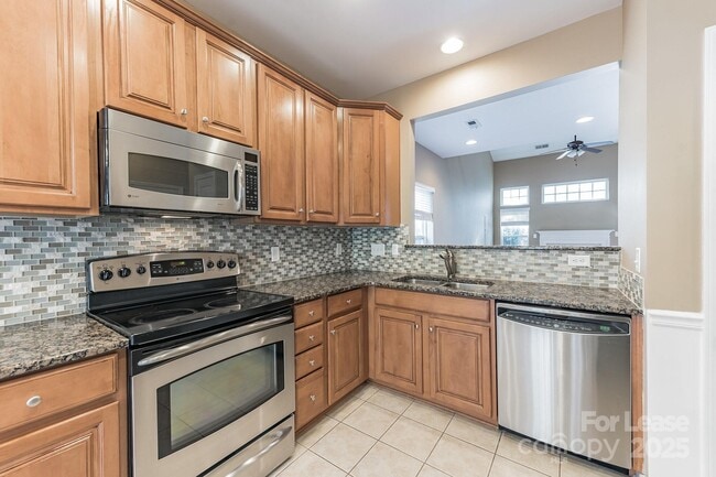 Building Photo - 165 N Arcadian Way
