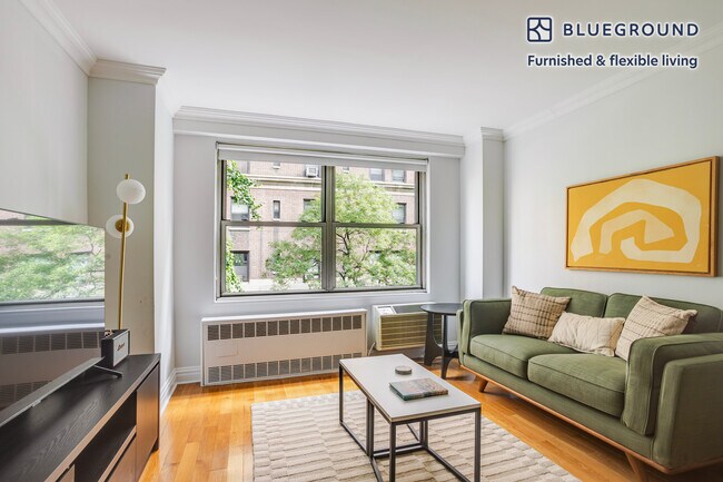 Building Photo - 210 W 89th St