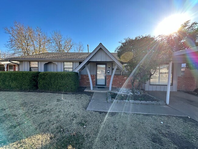 Photo - 4844 Woodview Dr House