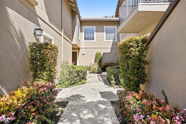 Primary Photo - 553 S Glenhurst Dr