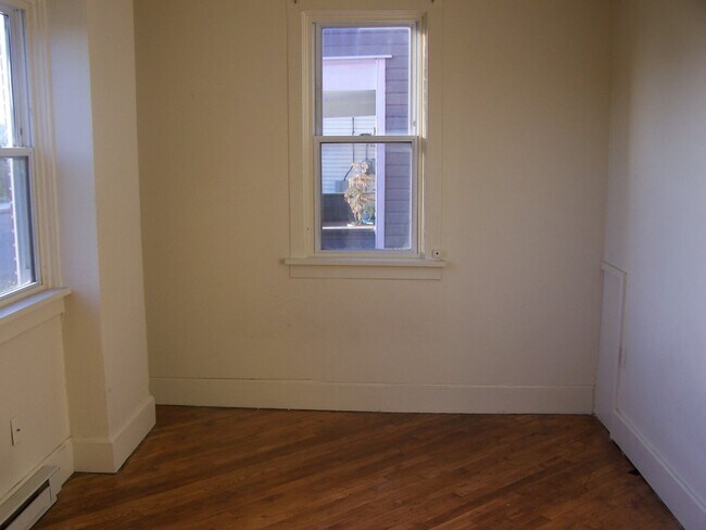 Building Photo - 35 Spring Rd