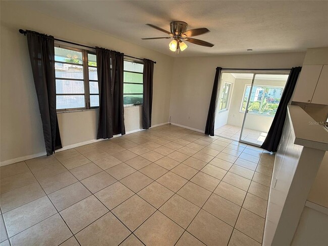 Foto del edificio - 22180 Midway Blvd