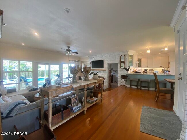 Foto del edificio - 106 Driftwood Ave