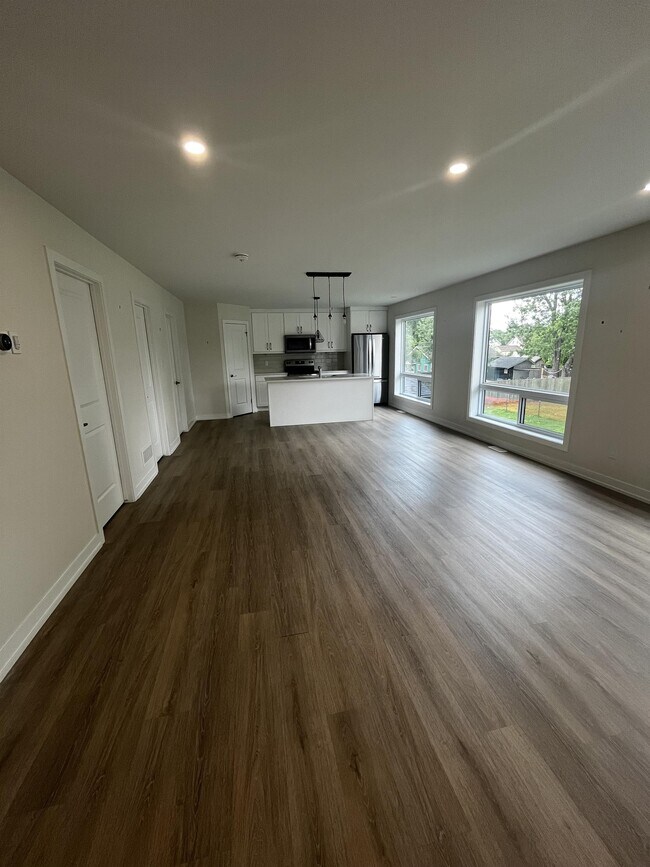 Building Photo - 2392 Boswell St